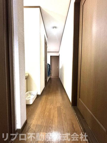 2階の廊下部分にトイレ、洗面スペース、収納があります♪