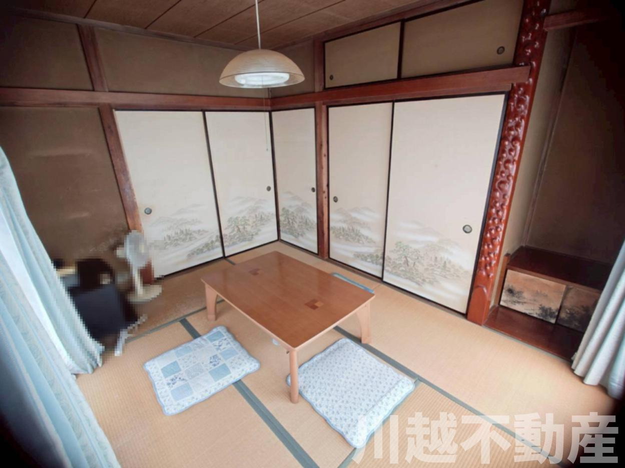 1階6帖和室には立派な床の間つき。