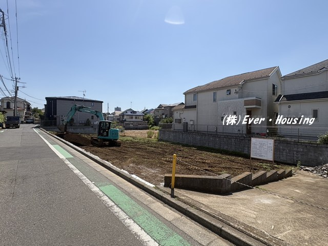 現地にはゆとりある敷地が広がり、自由設計でご家族の理想を形にできます。