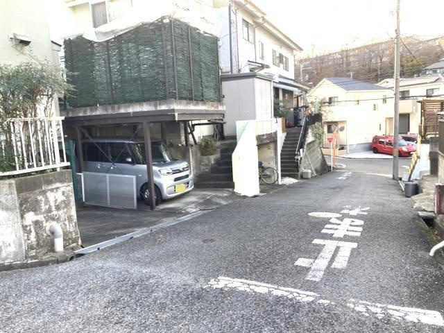 木造住宅とは土台、壁、柱など建築物の強度を支える構造体の材に木が使用されている構造を指します。構造体は建物の自重を支えるだけではなく風圧や水圧、積裁荷重などあらゆる衝撃に耐えるための基礎です。