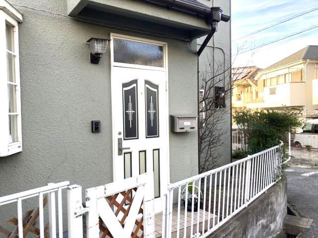 当然のことではありますが、オートロックやセンサーライト、ホームセキュリティーなどの防犯設備があれば、小さいお子様がいるご家庭も安心ですよね！まず物件購入の際は、防犯設備もチェックするようにしましょう。