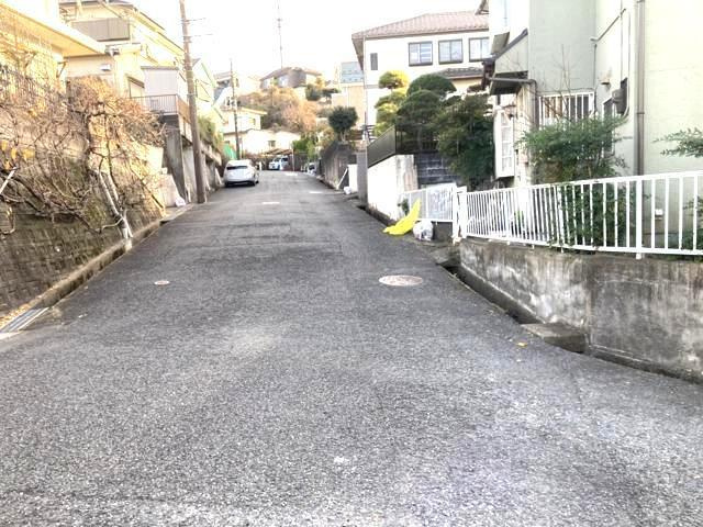 物件の詳細については、現地を見てわかること以外に、役所や法務局などで調べないとわからないことがあります。そのため、現地に行く場合は、もしこの物件を買ったらどのような生活ができるかをイメージしましょう。