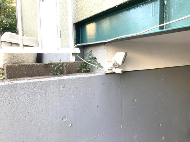 両面バルコニーは、バルコニーそのものの機能というよりかは設置の仕方による名称です。複数のバルコニーを東西や南東などの相対する場所に設置することで、通風や採光が確保しやすくなるというメリットがあります。