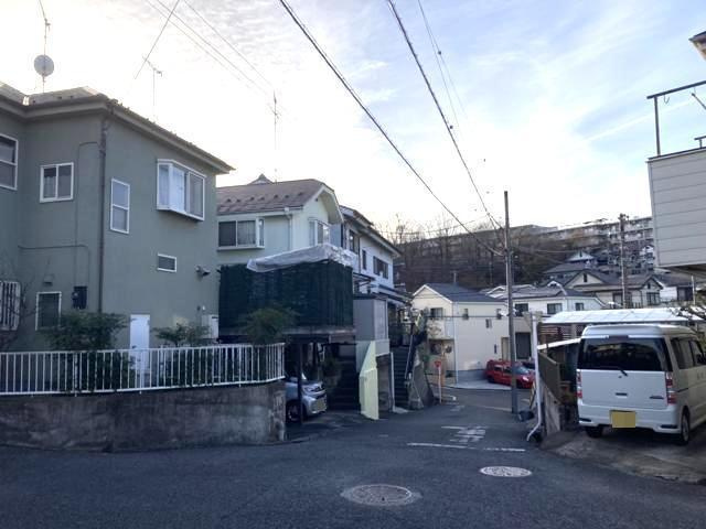 眺望を気にして物件を探す場合、前面に建物が建っていないか現地で確認しましょう！前面に建物があると景色はもちろん、日当たりや風通しにも影響が出てきます。住んだ時のことを想像しながら現地見学をしましょう。