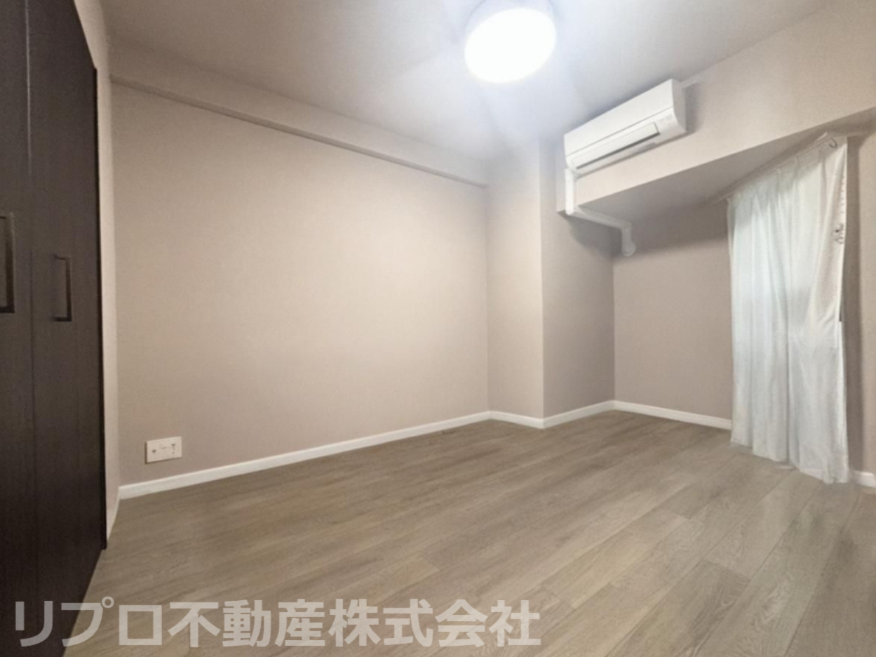 7．3帖の洋室は、主寝室としても十分な広さです！WICがあり動線も良好です