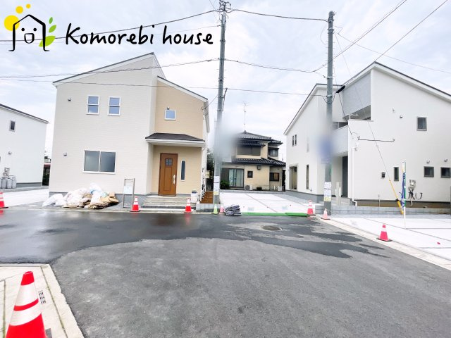 前面道路含む現地写真です