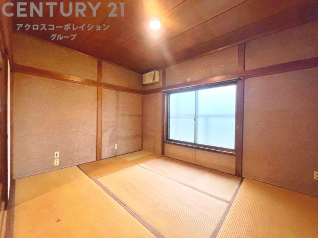 子供部屋…創造性や成長を促す遊びの空間を提供。学習や趣味に集中できる環境を整えます。個別のプライベートスペースは自己表現と自立心を育み、心地よい睡眠環境を整えリラックスできる場所を提供。