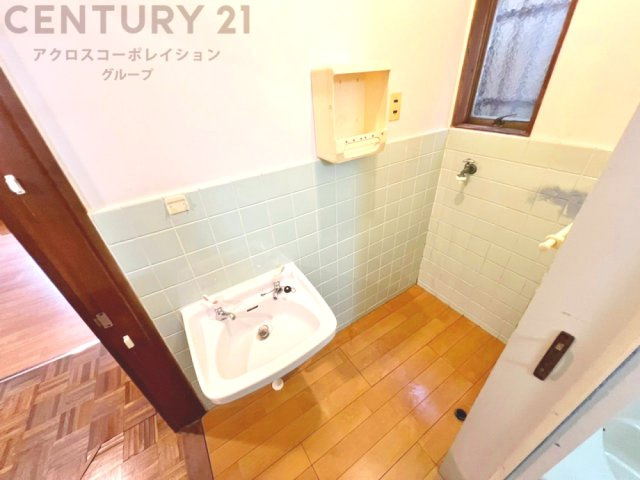 衣服の収納や脱ぎ着や整理整頓がしやすく、湿った衣類を乾燥させるスペースがありカビや臭いの発生を防ぎます。床の汚れを他の部屋に持ち込まず清潔を保つことができます。また快適な入浴環境の整備にも役立ちます。