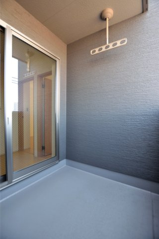3階のホール続きのバルコニーです、洗濯干しなどに使えます。