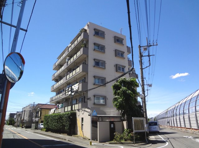 閑静な住宅地に馴染む落ち着いた色合いの外観。一度、是非、現地をご見学ください。