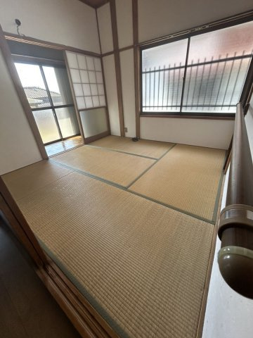 4.5畳和室になります。2面採光で明るいです。