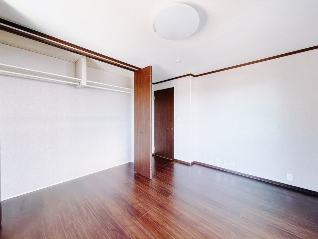 ■洋室｜広い洋室ならインテリアも自由自在にお楽しみいただけます♪お外から帰ってきた後は寝室でゆっくり自分の時間をお過ごしください。