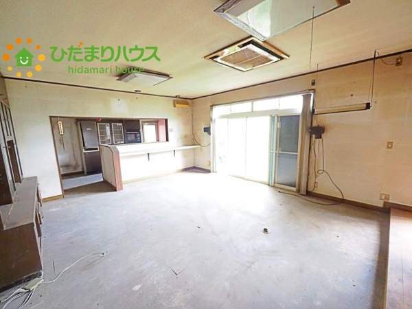 【筑西市幸町3丁目 中古戸建の居間】