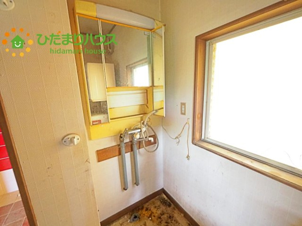 【筑西市幸町3丁目 中古戸建の独立洗面台】