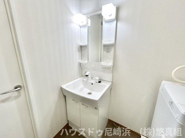 ■毎日の身支度を落ち着いて行え、収納も兼ね備えた独立洗面台♪新品交換済み！