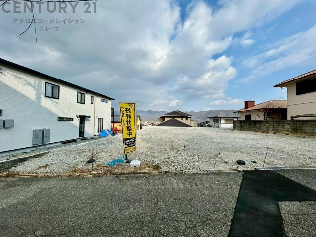 四季折々を感じられる閑静な住環境に立地しております。