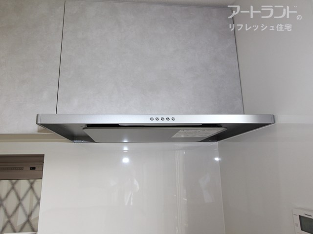 【レンジフード】空間の邪魔をしないスリム型