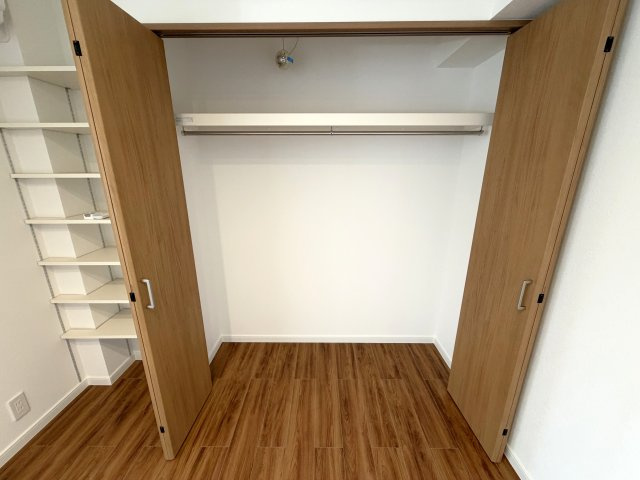 各部屋にクローゼットがあります。