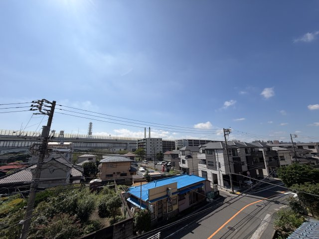 前面道路のため日差しを遮る建物等がございません。