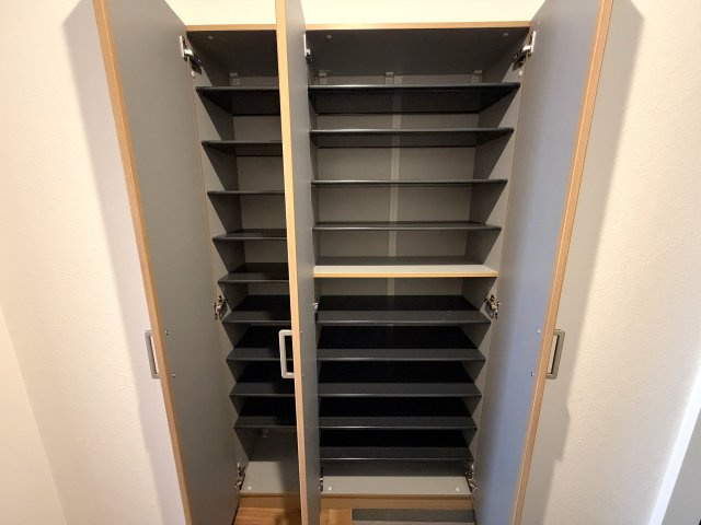 玄関収納になります。
