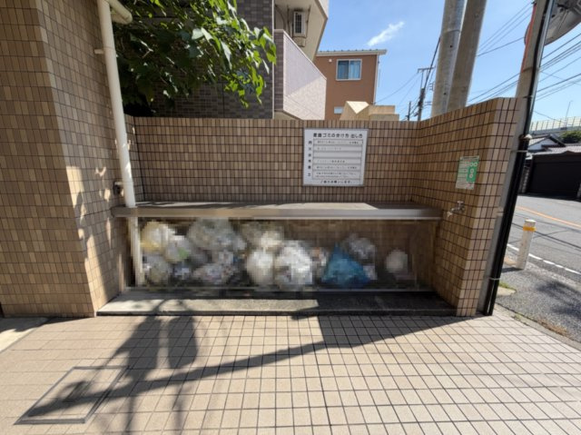 敷地内にゴミ捨て場がございます。
