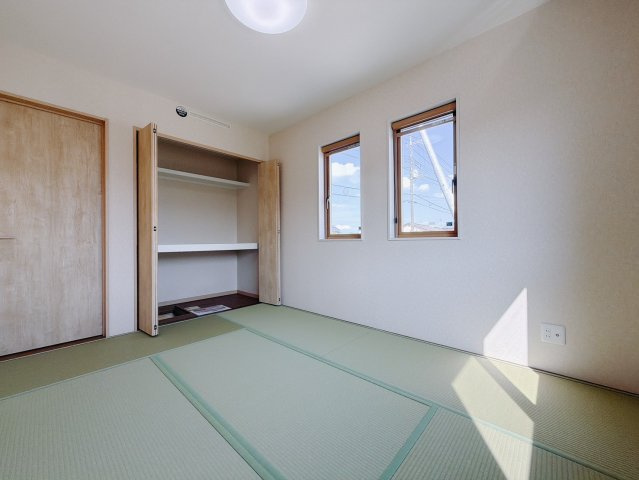 ■和室｜「続き間の和室」は子育て世代にこそ適しています。お子様のお昼寝スペースや、洗濯物をたたむのに便利です。客間やリビングの延長としても使えます。