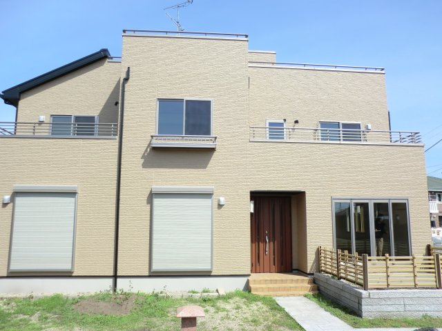 重量感のある大型住宅です。