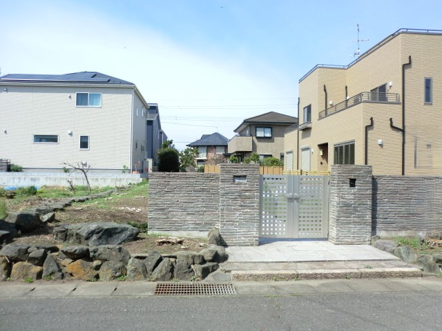 立派な門構えです。