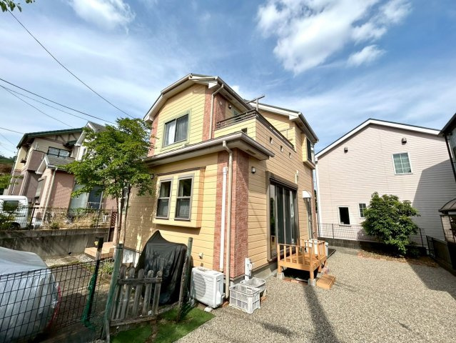 隣家の土地はどうなっているのか、生活利便施設が近くにあるのか、学校まで近いかなど、お客様のライフスタイルにあわせたイメージが重要です。また、近くにあると困る施設が近くにないかも確認するといいでしょう。