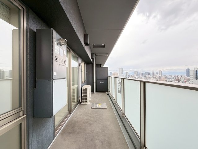 【バルコニー】奥行がある南西向きのバルコニーです◎