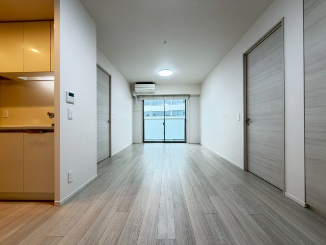 【リビングダイニング】お部屋全体が明るく、暖かみある空間です！