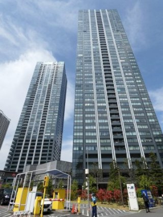 全戸数　1、063　戸、地上　48　階建ての大規模ツインタワーレジデンス