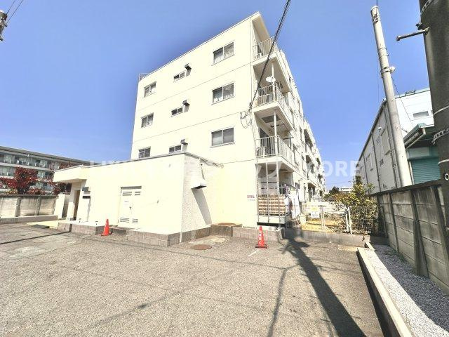 鉄筋コンクリート造4階建1階部分、新耐震基準・旧耐震が気になる方はスタッフまでお問い合わせください。