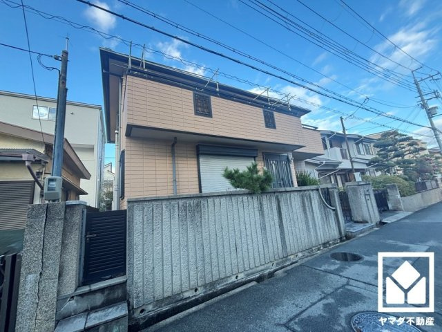 浴室にも小窓が付いているので明るく、こもりがちな湿気もすぐ取り除くことができます。