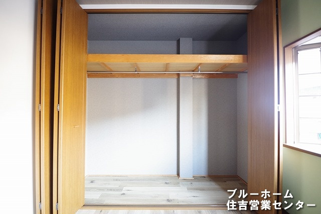 一面クローゼットで収納力あります！
