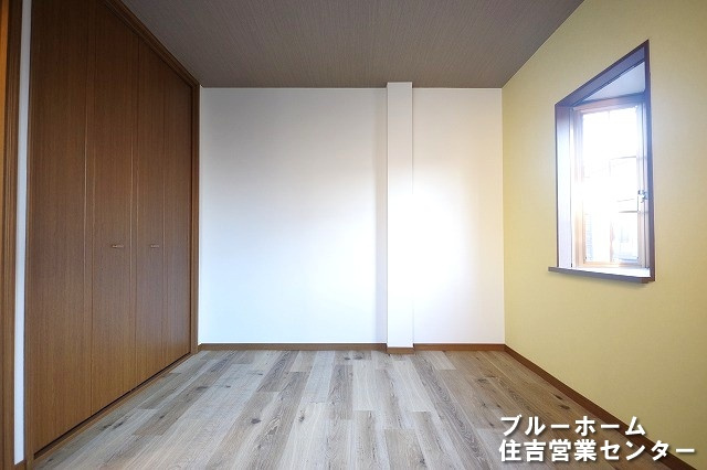 3階にある約6帖の洋室です！南西向きに窓があり日当たり良好！
