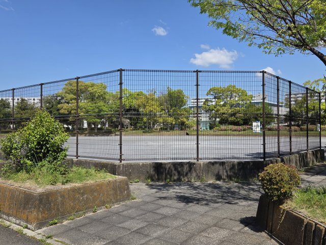 徒歩1分の距離に並木十二天公園があります。