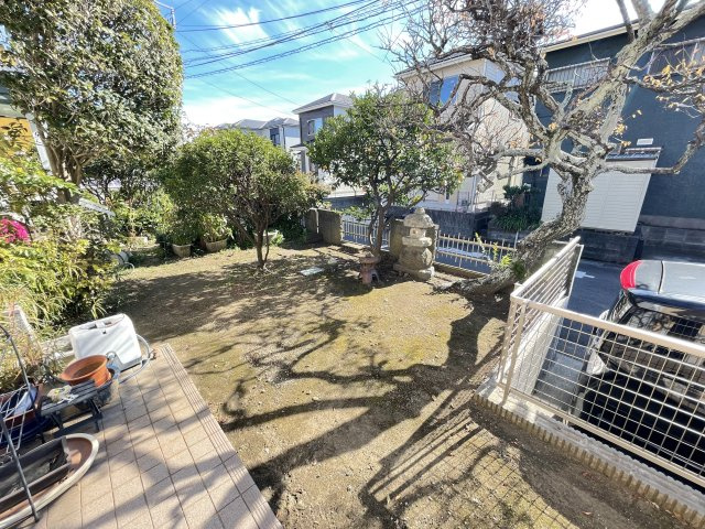 南向きの庭です。ガーデンライフ等お楽しみいただけます。