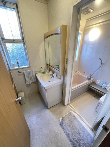 脱衣所も綺麗にお使いです。