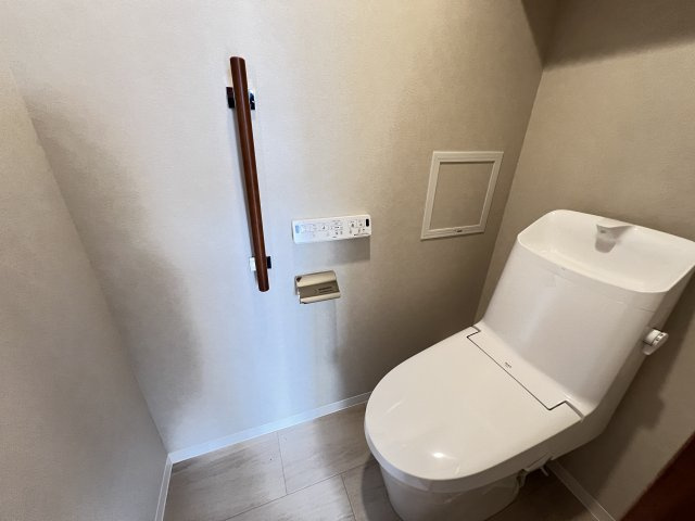 温水洗浄便座付きトイレ