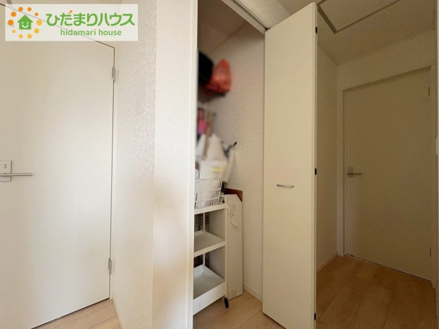 家族みんなで共同で使える便利な廊下収納！