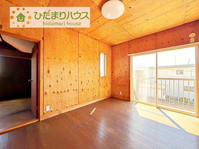 机にベットを置けば子供部屋の完成です！