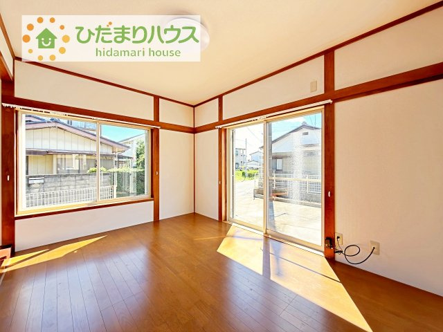 お掃除しやすく、清潔感を保てるのでダニも発生しにくいフローリング♪