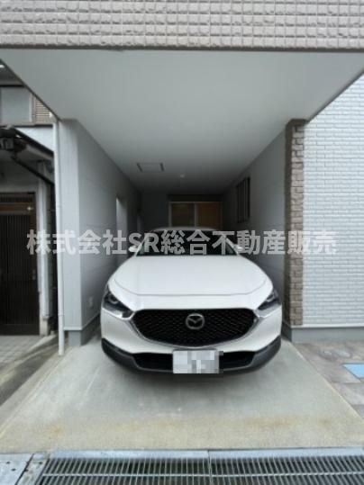 お車をお持ちの方に必要な駐車場はビルトインガレージ（車種による）です！雨の日濡れずに直接出入りできます！