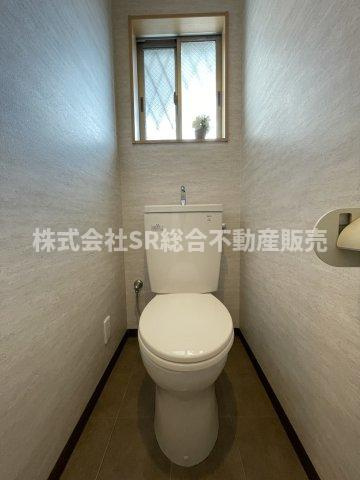 1Fトイレ。トイレが2か所にあり朝の身支度もスムーズに行えます！