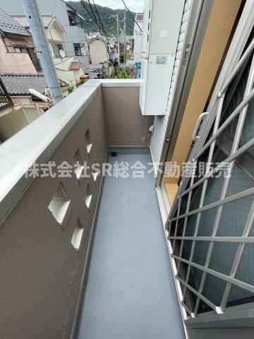 小さいですが2Fにもバルコニーあります！