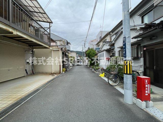 前面道路含む現地写真です
