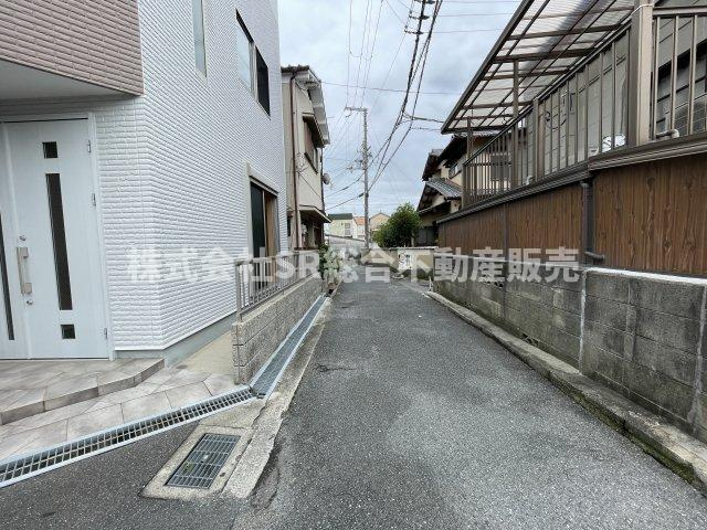 前面道路含む現地写真です