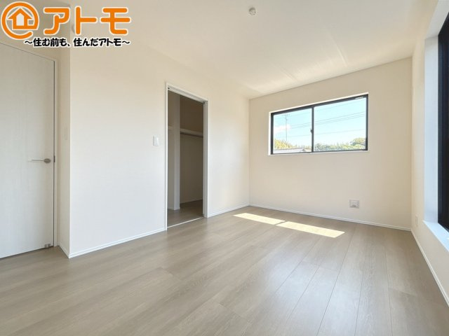 収納スペースもしっかり確保したお部屋は、収納家具の数も減らせるのでお部屋を広く使えます！