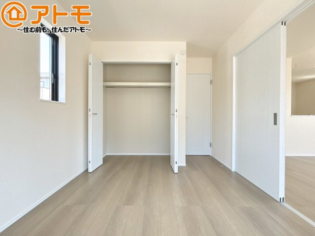壁と床がシンプルな色合いだからこそ自分だけの空間を作れます♪お部屋作りのイメージは順調でしょうか♪